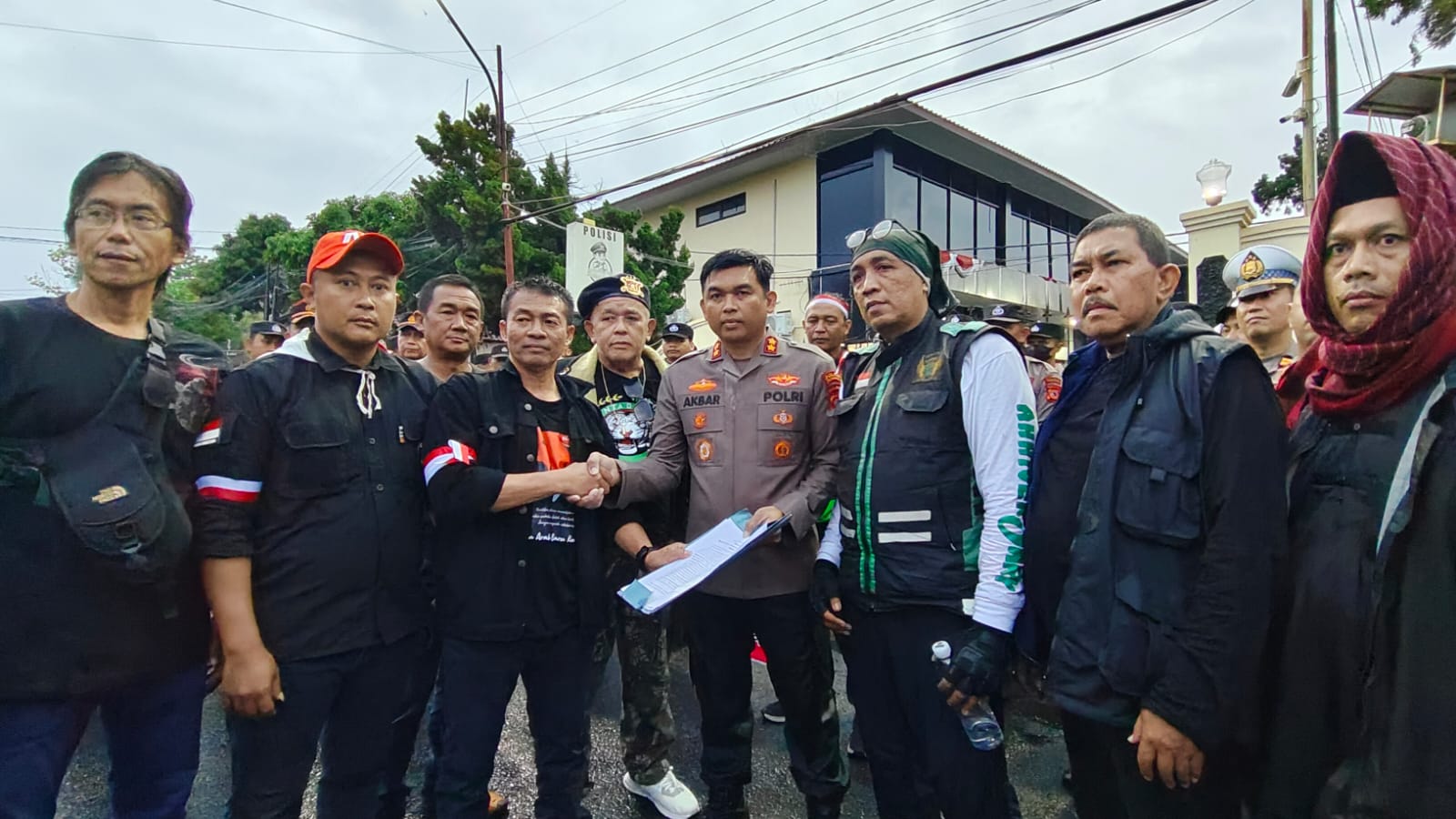 Aksi damai Komite Aksi Peduli Demokrasi Kabupaten Kuningan. (Dok. Ist)