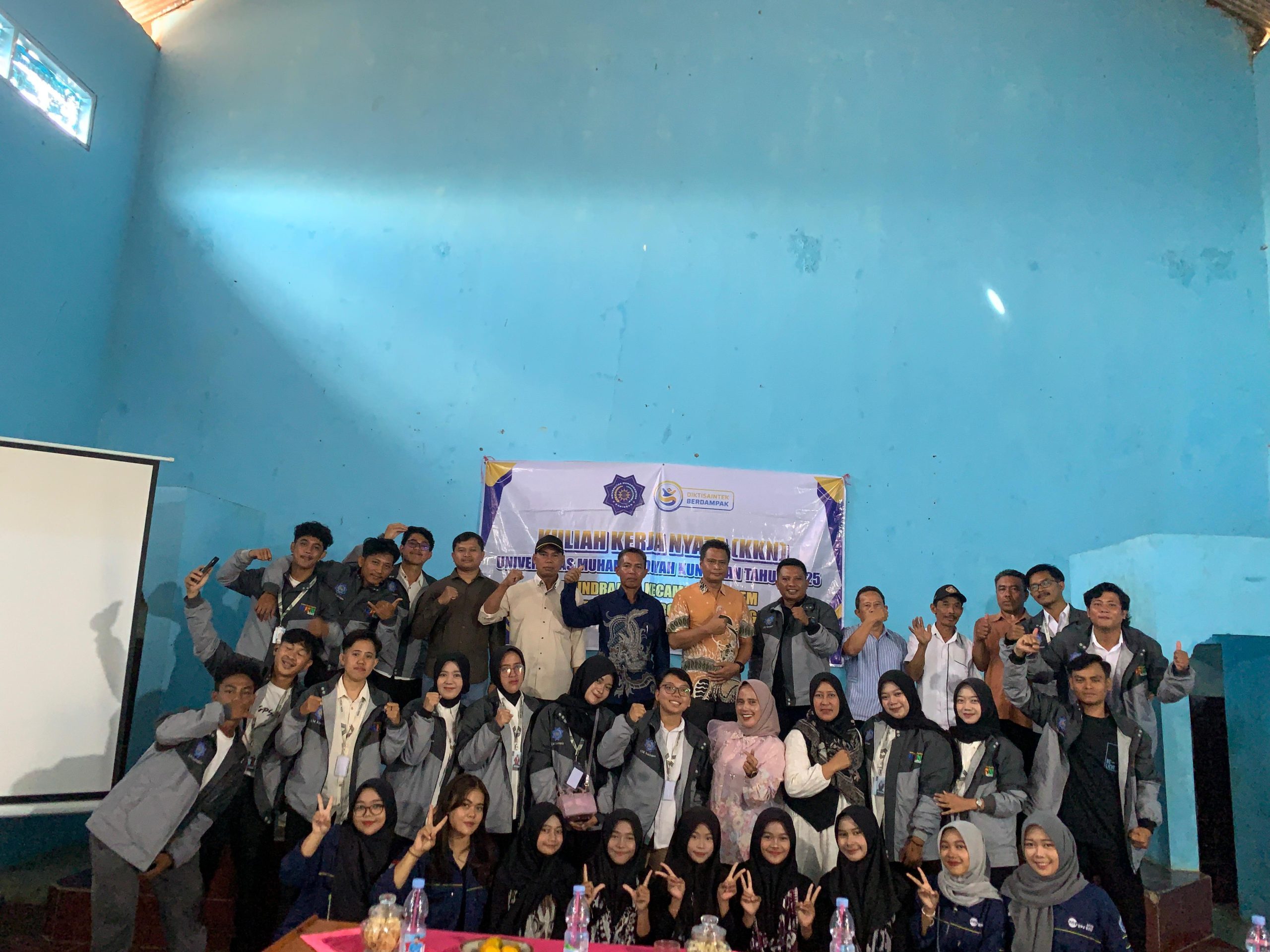 Penutupan Kegiatan Kuliah Kerja Nyata (KKN) mahasiswa Universitas Muhammadiyah Kuningan (UMKU) di Desa Indrajaya, Kecamatan Salem, Kabupaten Brebes. (Dok. Ist)