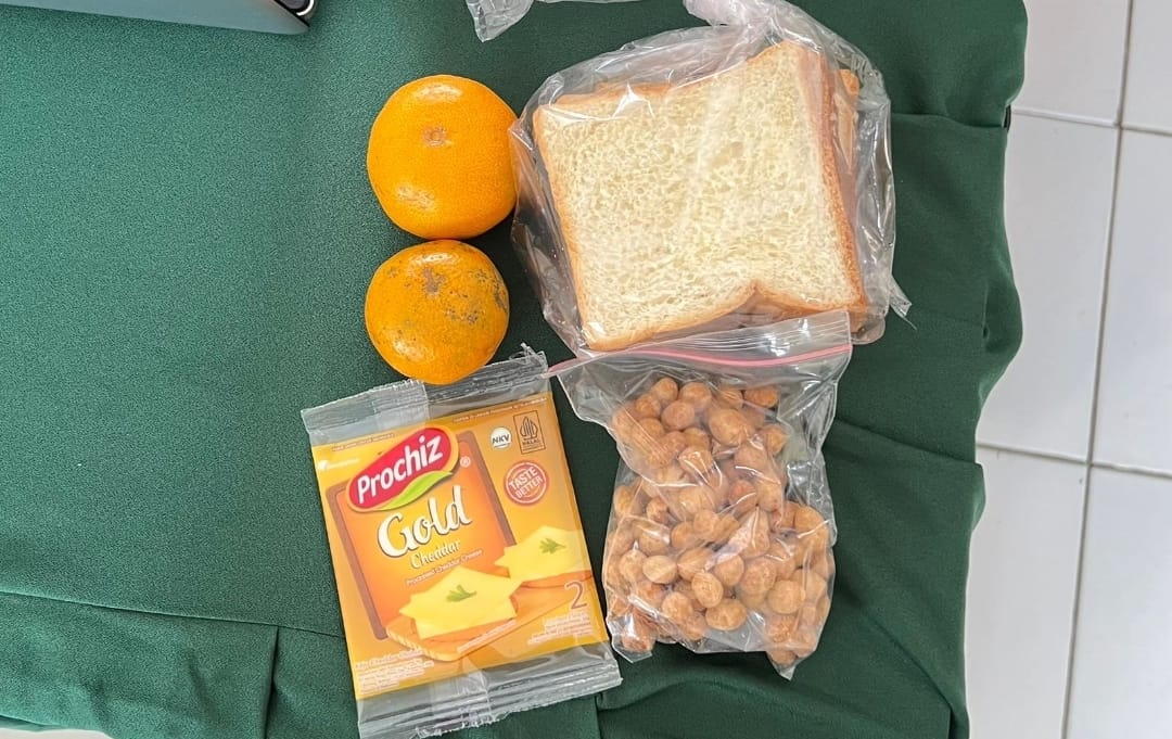 Penampakan menu snack MBG salah satu Sekolah Dasar di Dapil 5. (Foto: Dok. Net)
