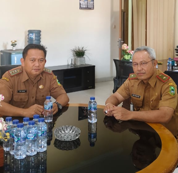 Kepala BKPSDM Kuningan, Beni Prihayatno, S.Sos., M.Si (Kanan) & Sekretaris BKPSDM Dodi Sudiana, S.STP., M.AP (Kiri). (Foto: Dok. Ist)