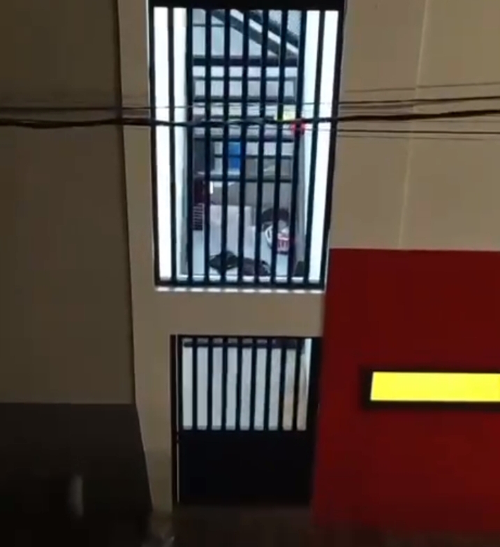 Tangkapan layar video dugaan asusila di salah satu restoran cepat saji di Kabupaten Kuningan. (Foto: Dok. Net)