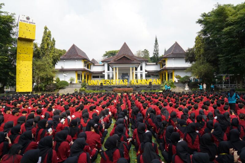 Penutupan PKKMB Universitas Kuningan Tahun 2025. (Foto: Dok.UNIKU)