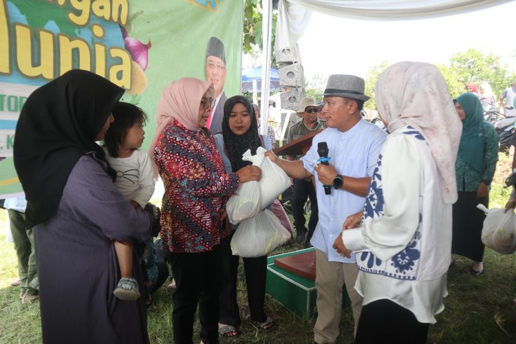 Gerakan Pangan Murah (GPM) di Desa Kertawana, Kecamatan Kalimanggis. (Foto: dok.dkpp/k1)