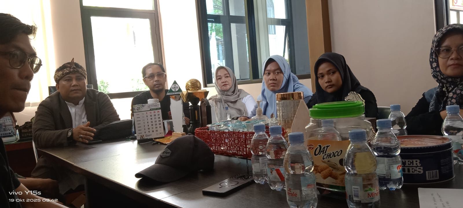 Pihak SPPG bersama Pihak SMAN 1 Kadugede saat klarifikasi terkait isu meninggalnya seorang siswi yang disebut-sebut karena MBG. (Foto: dok. ist/k1)