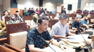 Audiensi korban investasi madu klanceng Kuningan bersama DPRD dan OJK. (Foto: dok. ist/k1)
