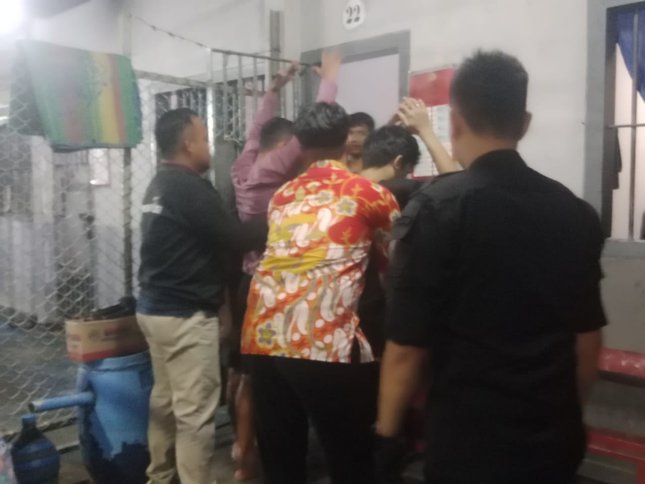 Razia Gabungan di Lapas Kelas II A Kuningan. (Foto: dok. arip/k1)