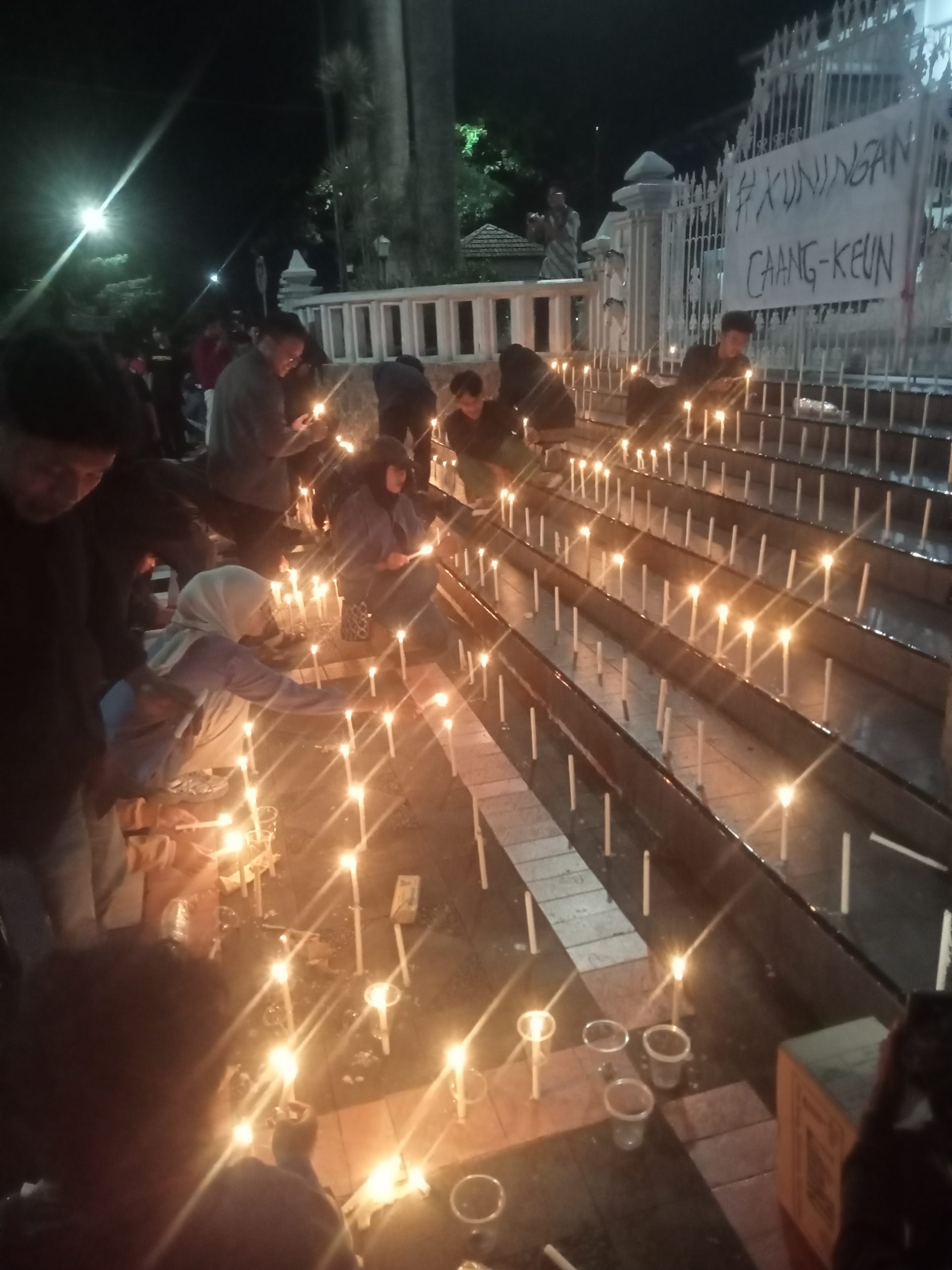Gerankan Moral 1000 Lilin dalam rangka pengungkapan kasus 'Kuningan Caang'. (Foto: dok. ist/k1)