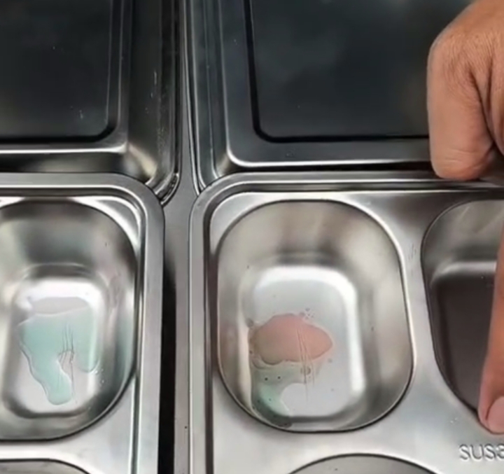 Pengecekan keaslian food tray (ompreng) menggunakan bahan kimia. (Foto: dok.net)