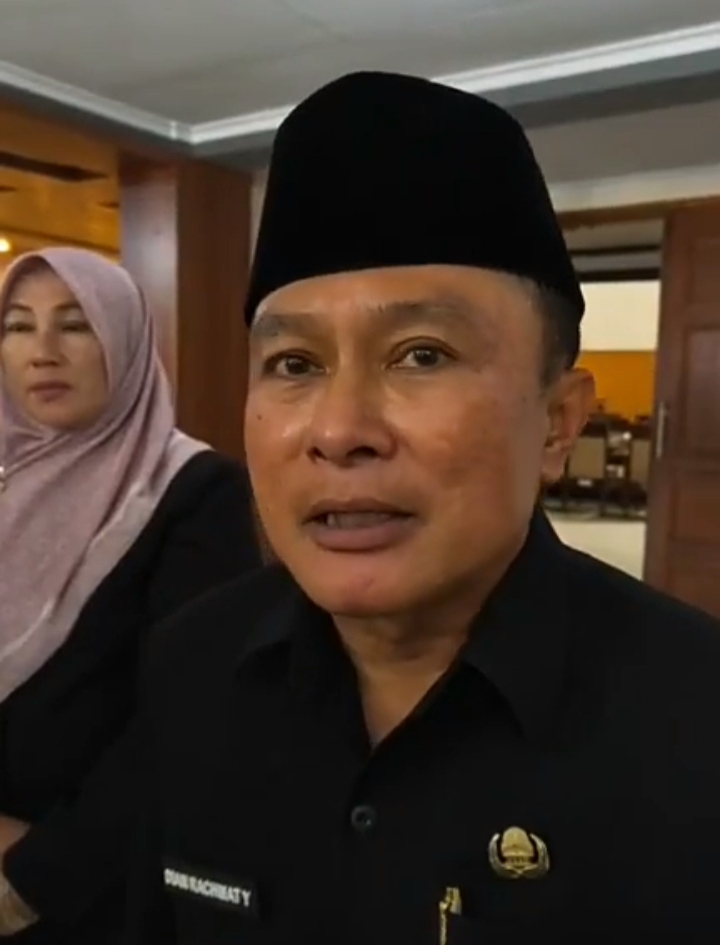Bupati Kuningan Dr. Dian Rachmat Yanuar, M.Si usai penyampaian jawaban atas pandang umum fraksi-fraksi DPRD Kuningan tentang RAPBD 2026. (Foto: dok.arip)