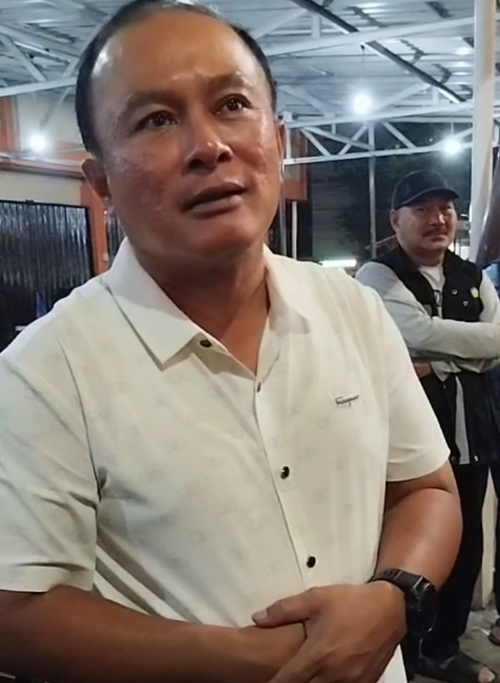 Bupati Kuningan, Dr. Dian Rachmat Yanuar, M.Si usai penyaluran stimulan bagi 367 PKL di kawasan PUSPA. (Foto: dok. ist)