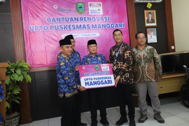 Serah terima bantuan CSR dari Indomaret kepada Pemkab Kuningan. (Foto: dok.ikp/k1)