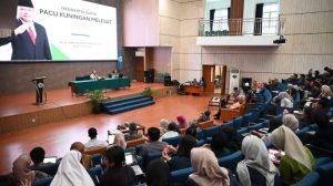 Bupati Kuningan, Dr. H. Dian Rachmat Yanuar, Msi menjadi narasumber pada kegiatan pembekalan praktikum komunitas bagi mahasiswa Politeknik Kesejahteraan Sosial Bandung. (Foto: dok. ikp/k1)
