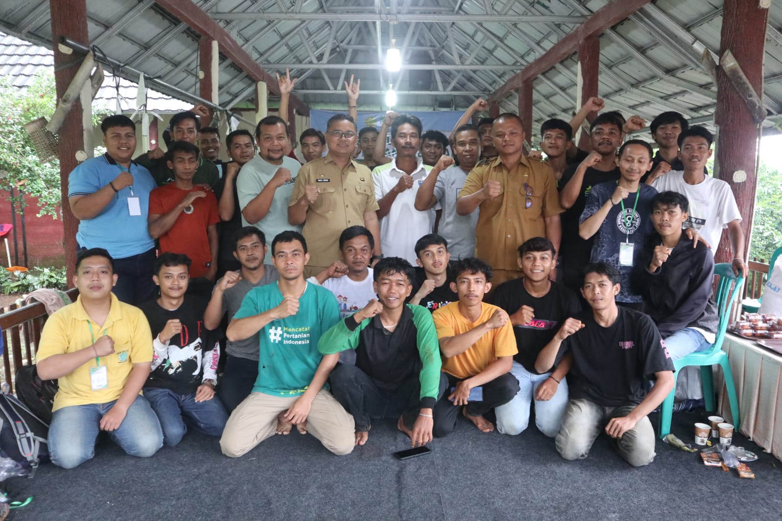 Kepala Diskatan Dr. Wahyu Hidayah, M.Si. melakukan monitoring pelaksanaan Magang Usaha Tani di P4S Lembah Kemuning, Kelurahan Cigugur.(Foto: dok. dkpp/tohirin)