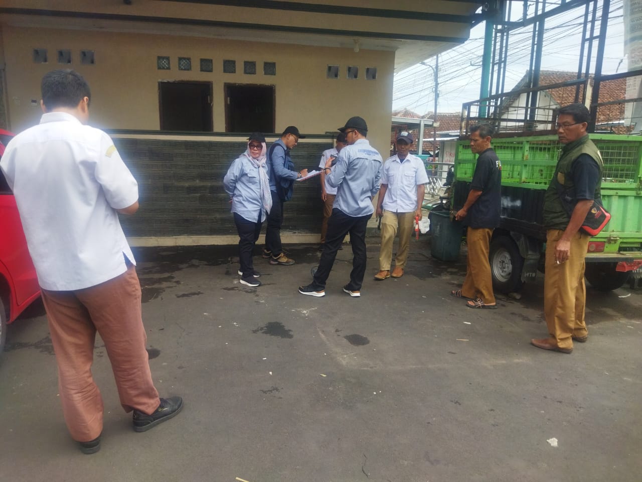 Tim Audit Inspektorat saat turun ke Desa Padamenak. (Foto: dok. ist/k1)