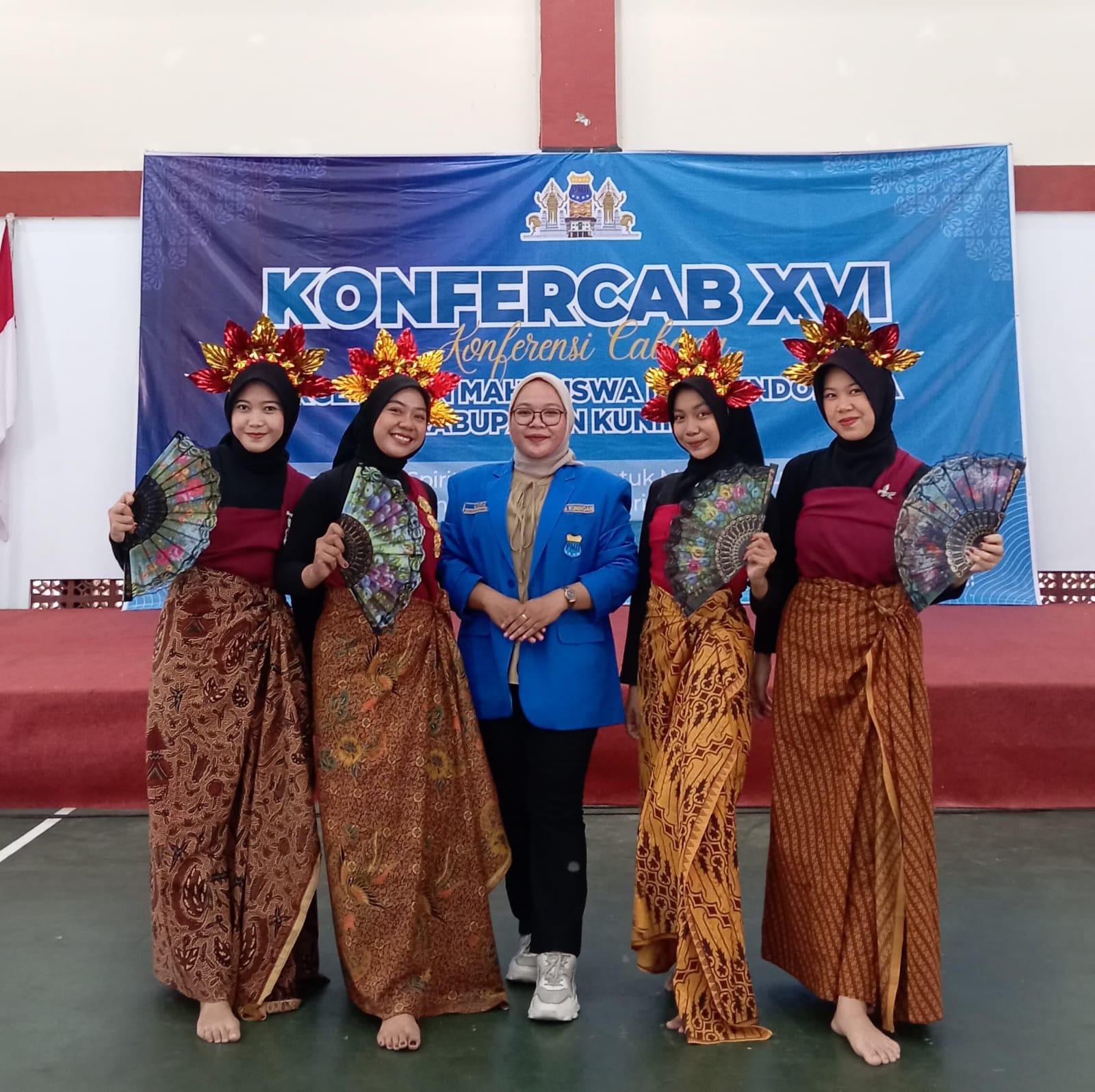 Aan Lestari (Tengah) Pemimpin Baru KOPRI PMII Kuningan 2025. (Foto: dok. ist/k1)