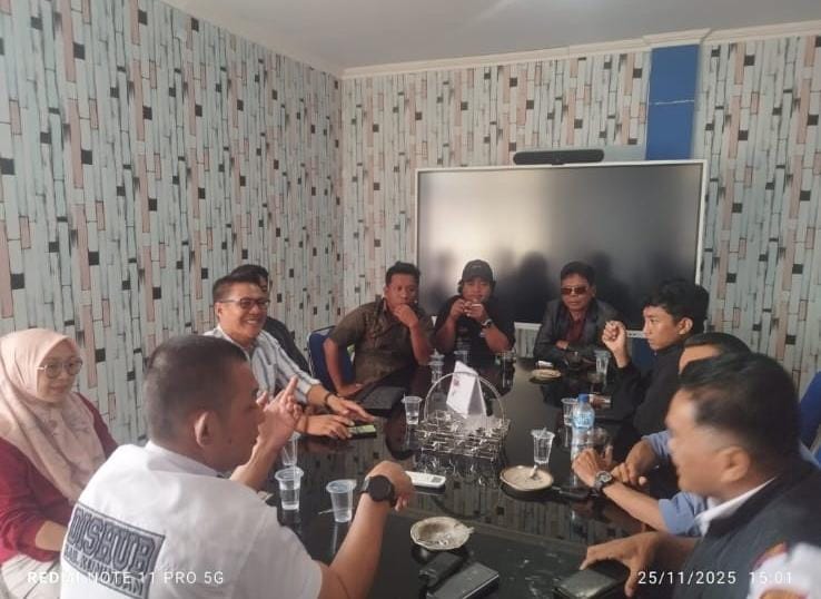 Silaturahmi antara pengelola parkir RSUD 45 Kuningan dengan pihak Dinas Perhubungan Kabupaten Kuningan. (Foto: dok. handover/k1)