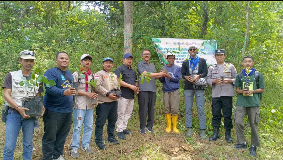 Penanaman 2000 pohon (foto:dok. PDPM/tohirin)
