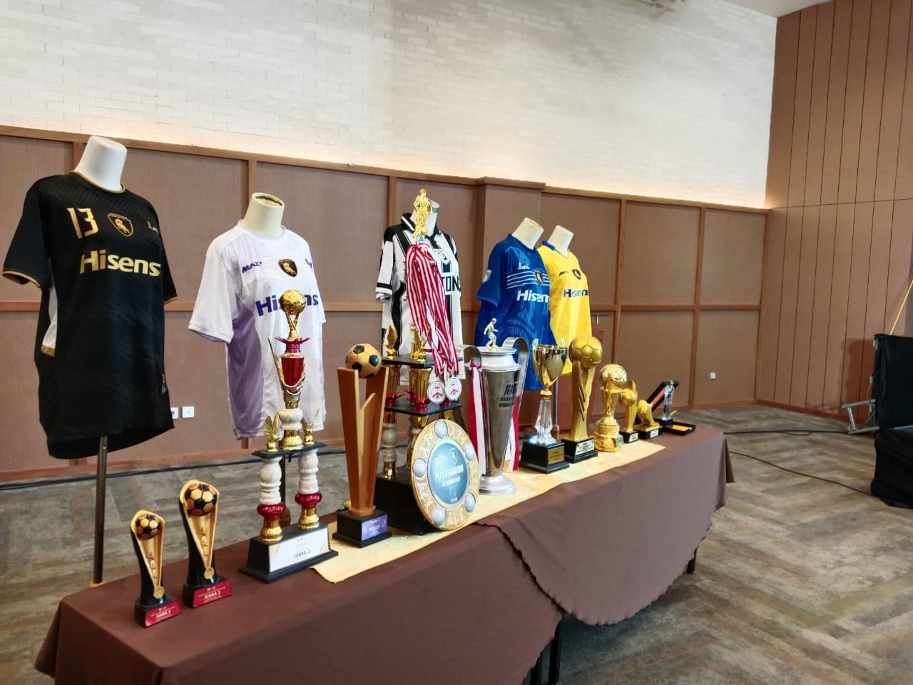 Trophy PROTON FC (foto:dok. Ist/tohirin)