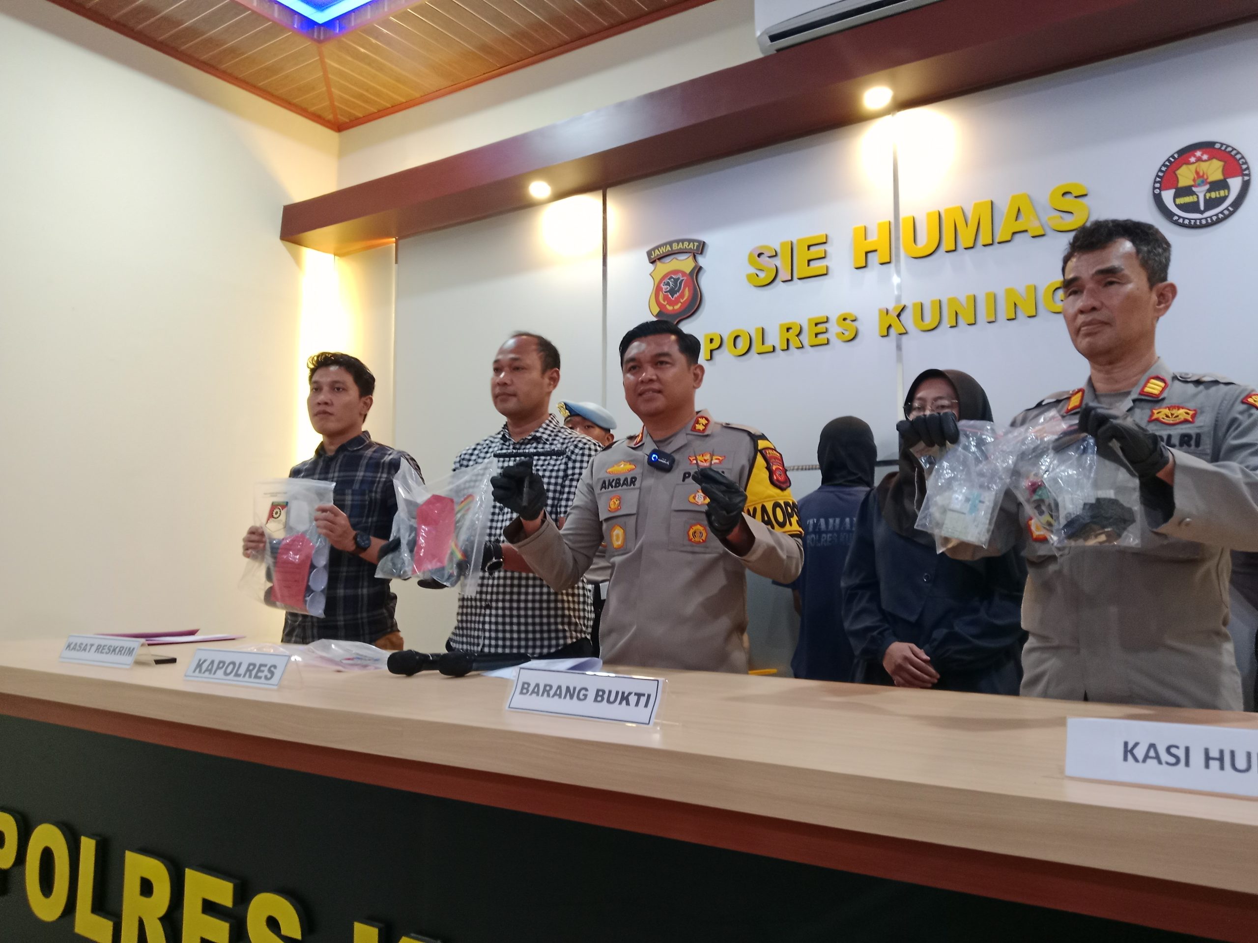 Konferensi pers Polres Kuningan (foto: dok. Ist/tohirin)