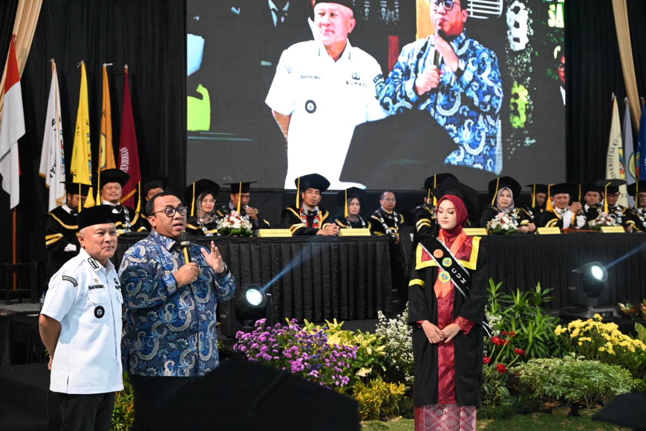 Wisuda ke-33 Universitas Kuningan (foto:dok. uniku/tohirin)