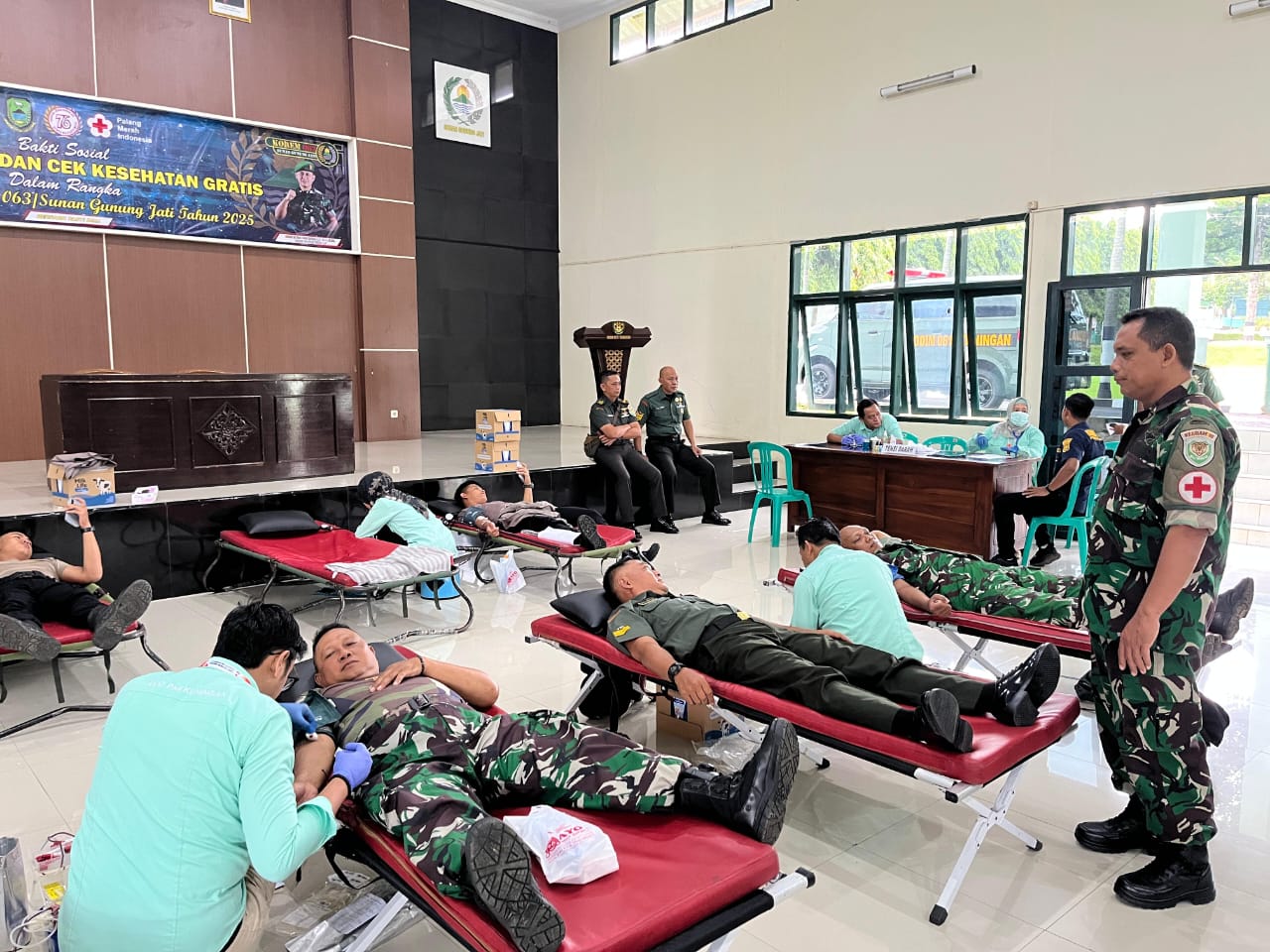 kegiatan bakti sosial donor darah dan pemeriksaan kesehatan (foto:dok. kodim/tohirin)