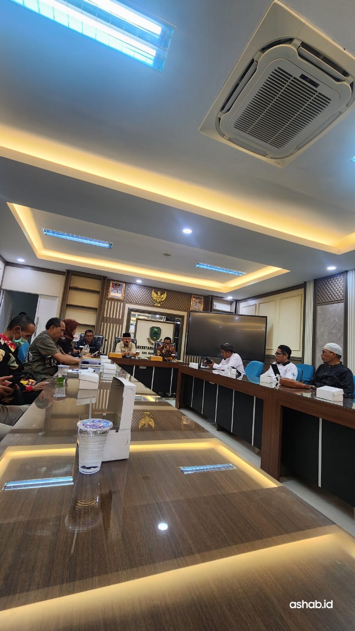 Audiensi antara Forum Masyarakat Peduli Kemanusiaan (FMPK) dan Bupati Kuningan terkait Jalsah Salanah Jemaat Ahmadiyah Indonesia (JAI). (Foto: dok. fmpk/k1)