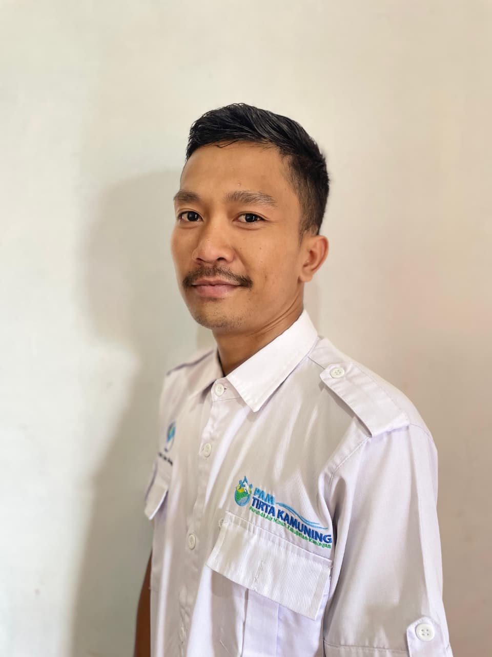 Bagian Humas dan Komunikasi Publik PAM Tirta Kamuning, Gerry Aditya Pratama. (Foto: dok. handover/pdam)