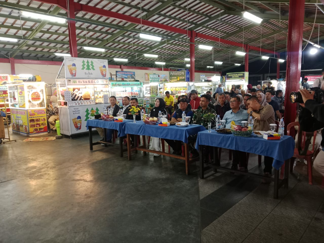 Suasana penyerahan dana stimulan PKL kepada pedagang Puspa Siliwangi, Langlangbuana, dan Taman Kota (foto:dok. ist/tohirin)