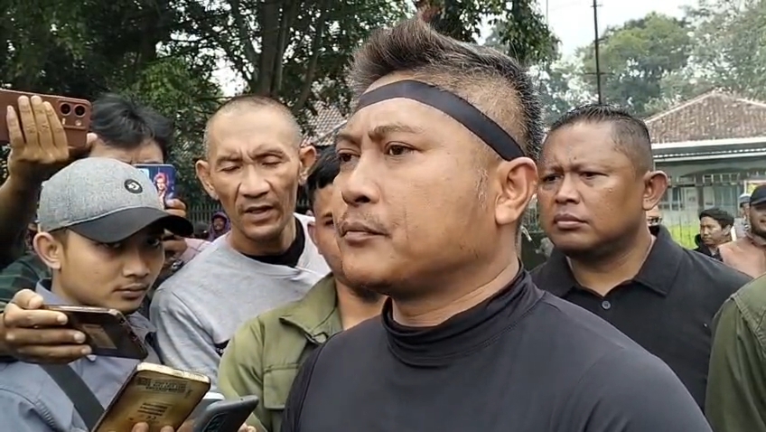 Wawancara setelah yusuf dandi setelah aksi di depan BTNGC ( foto:dok. ist/tohirin)