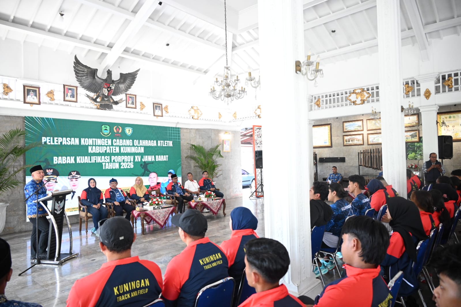 37 atlet Kuningan resmi diberangkatkan (foto:dok pemkab/tohirin)