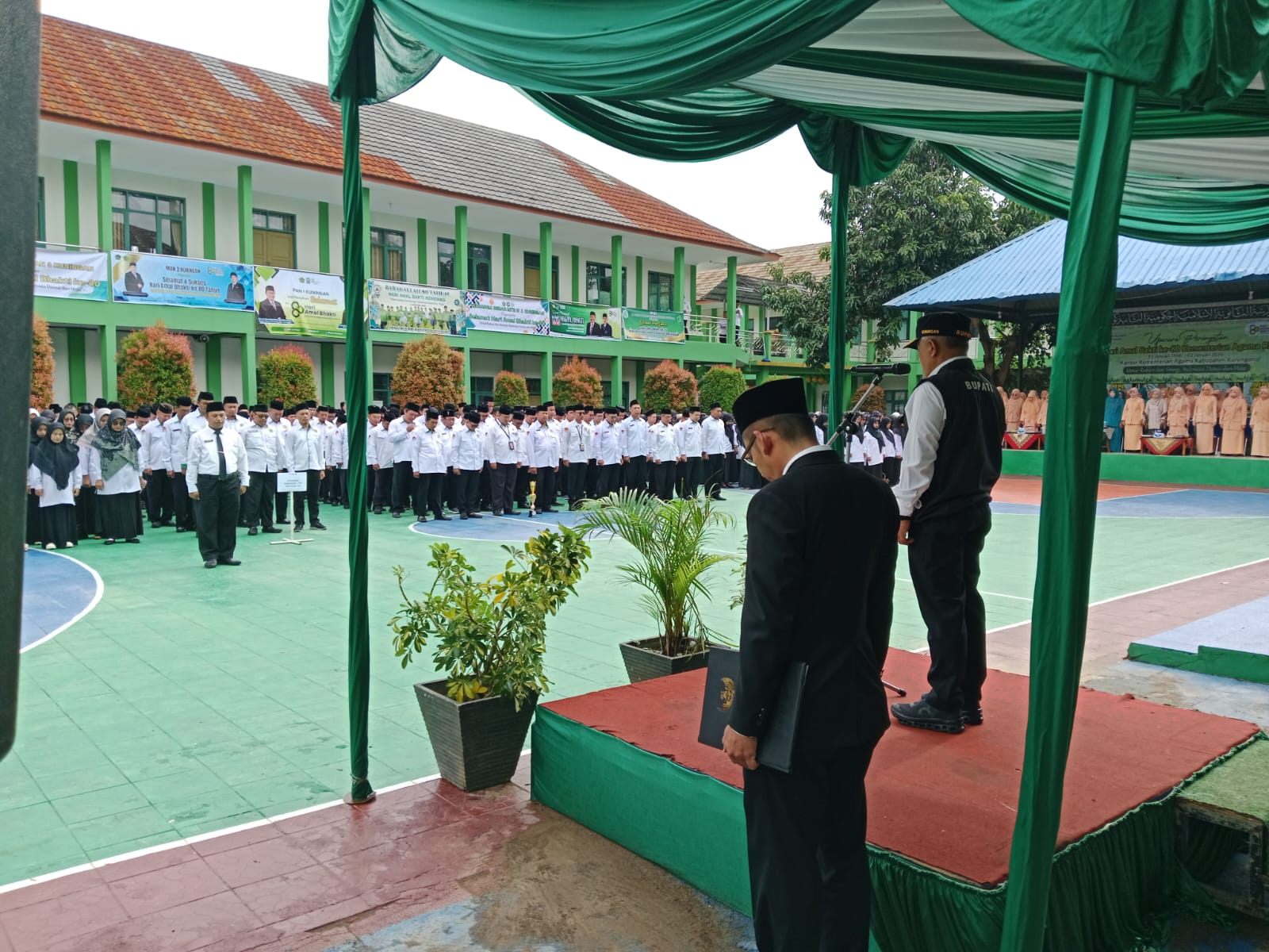 Bupati Kuningan Dian Rachmat Yanuar pimpinan upacara Hari Amal Bhakti ke 80 (foto:dok. ist/tohirin)