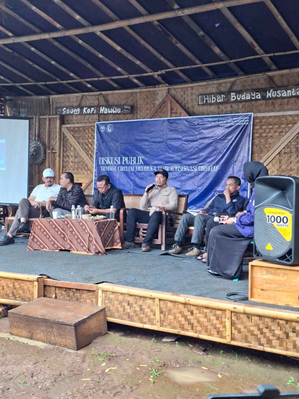 Eko Kosasih menjelaskan konsep konservasi dan zonasi TNGC dalam diskusi publik BEM UNISA (foto:dok. Ist/tohirin)