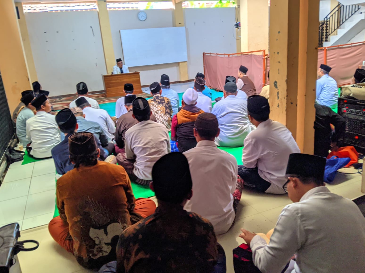 Peringatan Isra Mi’raj Nabi Muhammad SAW di Pondok Pesantren Riyadlul Huda Winduhaji Kuningan(foto:dok. val/tohirin)