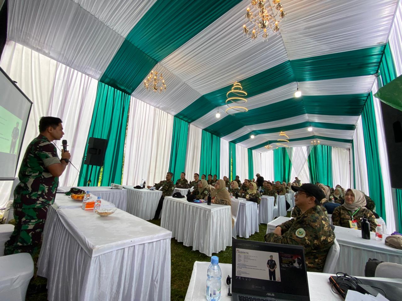 Dandim 0615 Kuningan beri wawasan kebangsaan pada retret kepala puskesmas (foto:dok. kodim/tohirin)