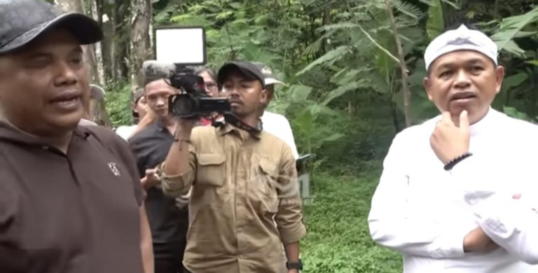 Kunjungan Gubernur Jawa Barat, Dedi Mulyadi ke mata air talaga nilem. (Foto: dok. sc/net)