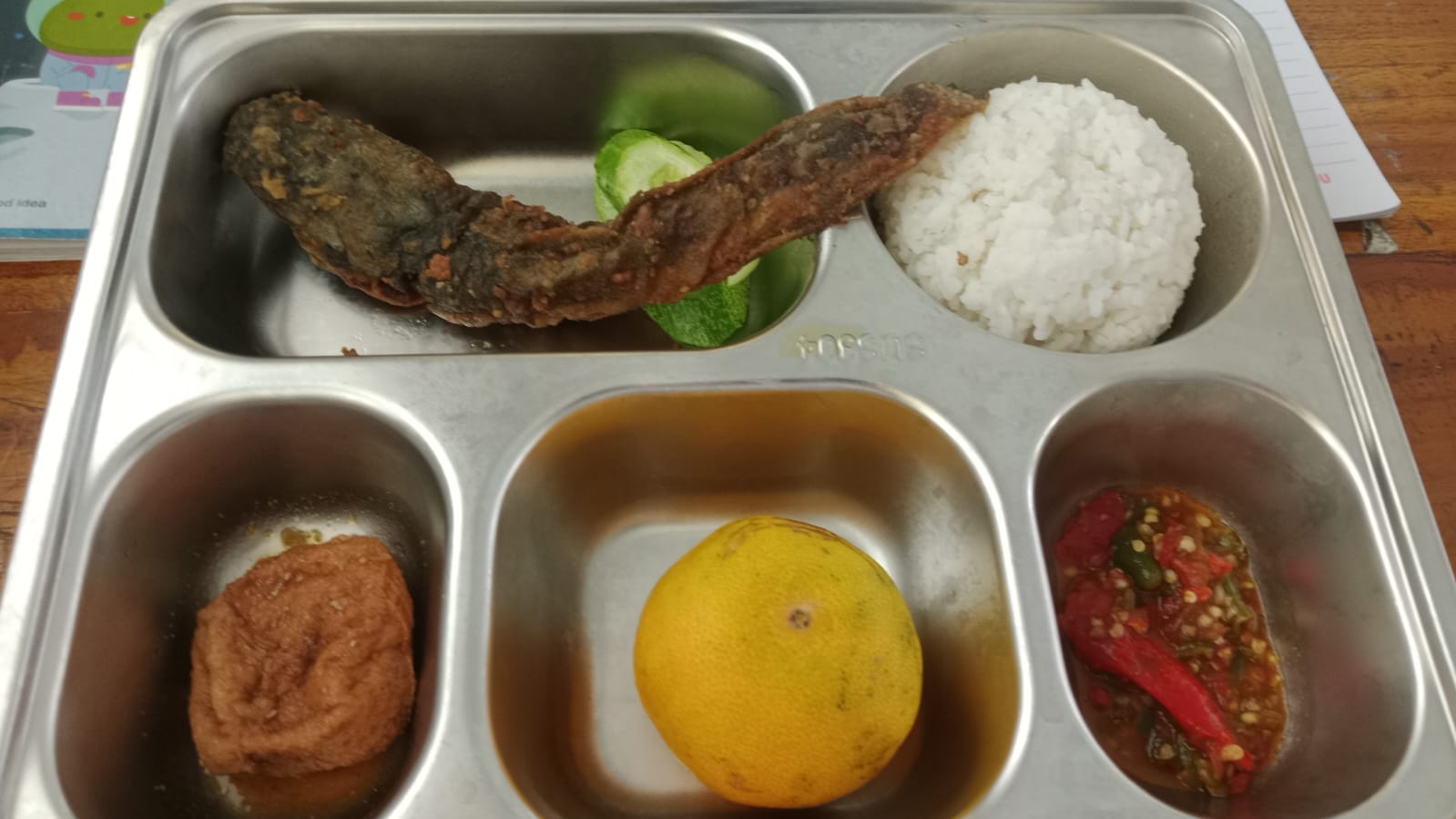 Menu MBG Lele Goreng dan Sambal yang jadi sorotan. (Foto: dok. net)