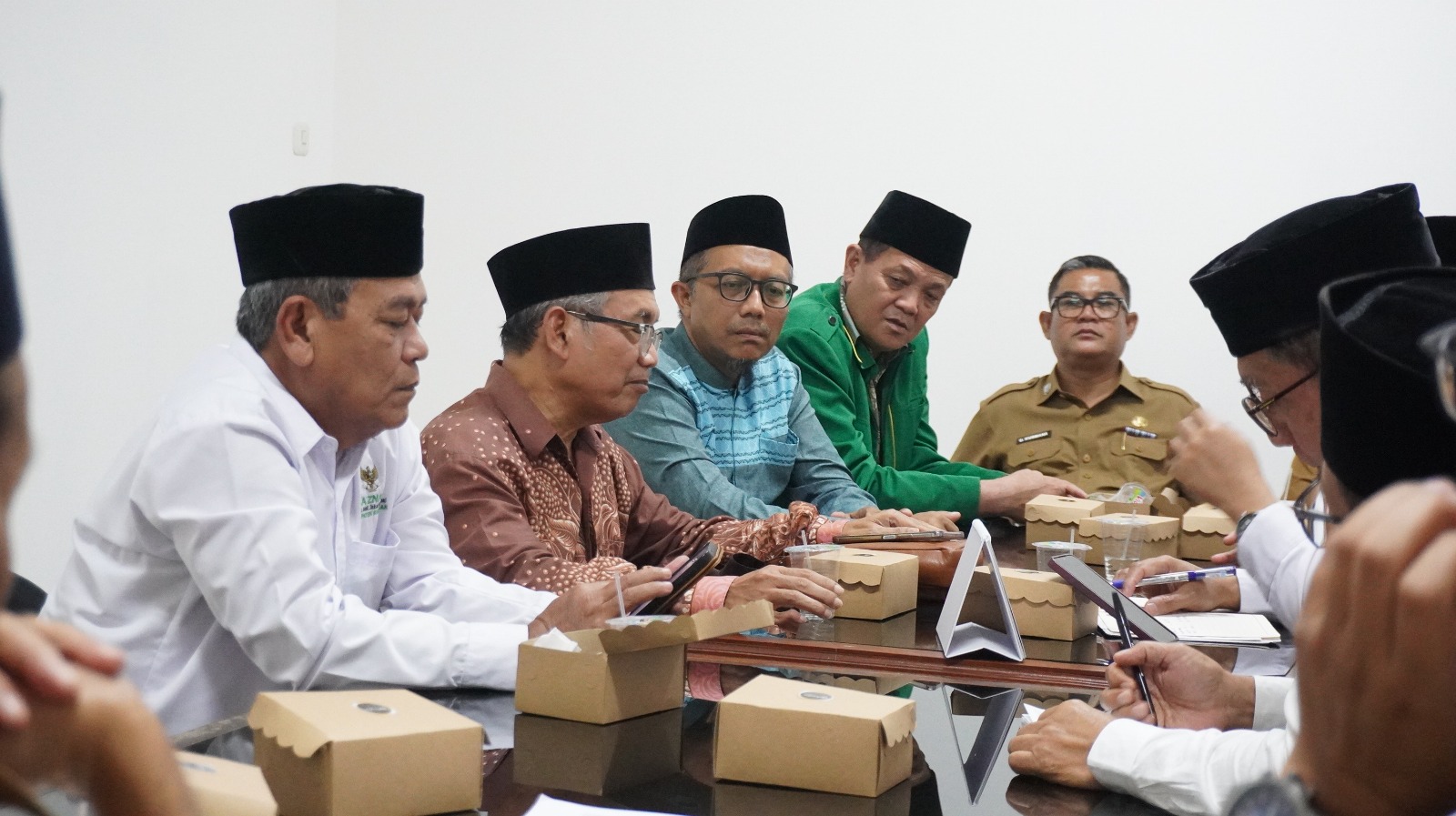 Rapat penetapan zakat fitrah 1447 H/2026 M Pemkab Kuningan bersama Dewan Syariah dan BAZNAS (foto:dok. ist/tohirin)