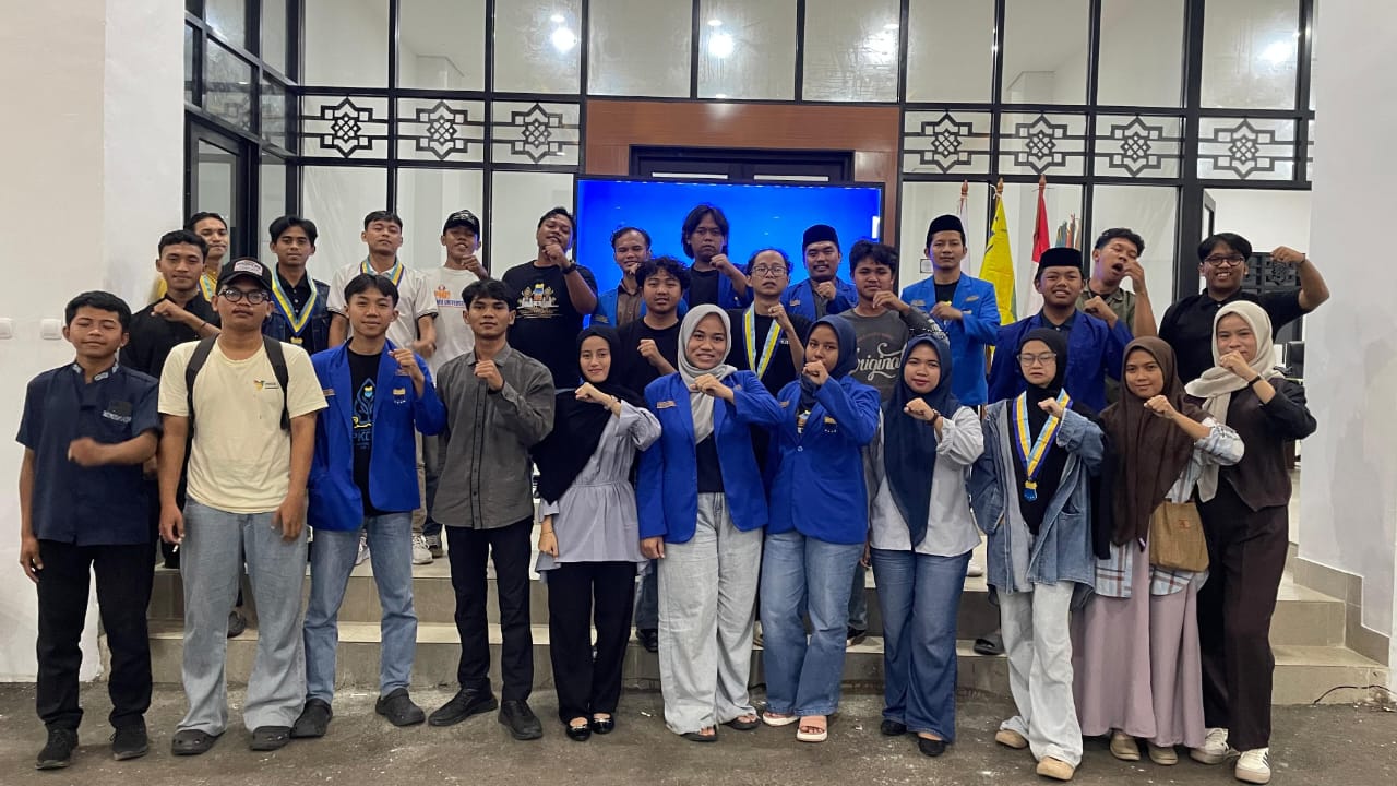 Kader PMII STAI Kuningan berfoto bersama usai RTK II di Kampus STAI Kuningan. (foto:dok. ist/tohirin)