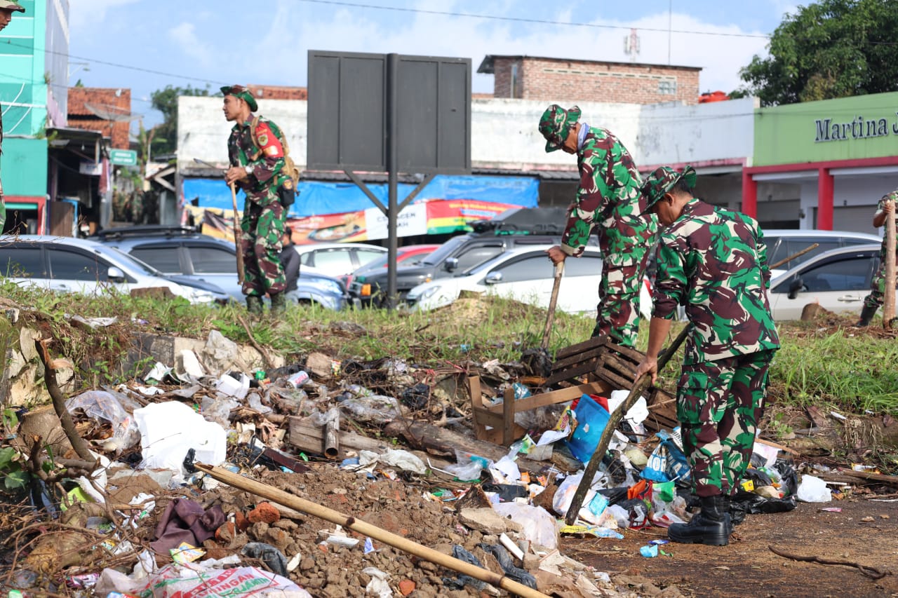 Korve massal di Terminal Pasar Baru Kuningan oleh TNI, Polri, dan pemerintah daerah (foto:dok. kodim/tohirin)