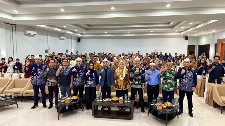 Wakil Bupati Kuningan Tuti Andriani menghadiri buka bersama dalam rangka Bimtek OSS bersama notaris se-Kabupaten Kuningan (foto:dok. pemkab/tohirin)