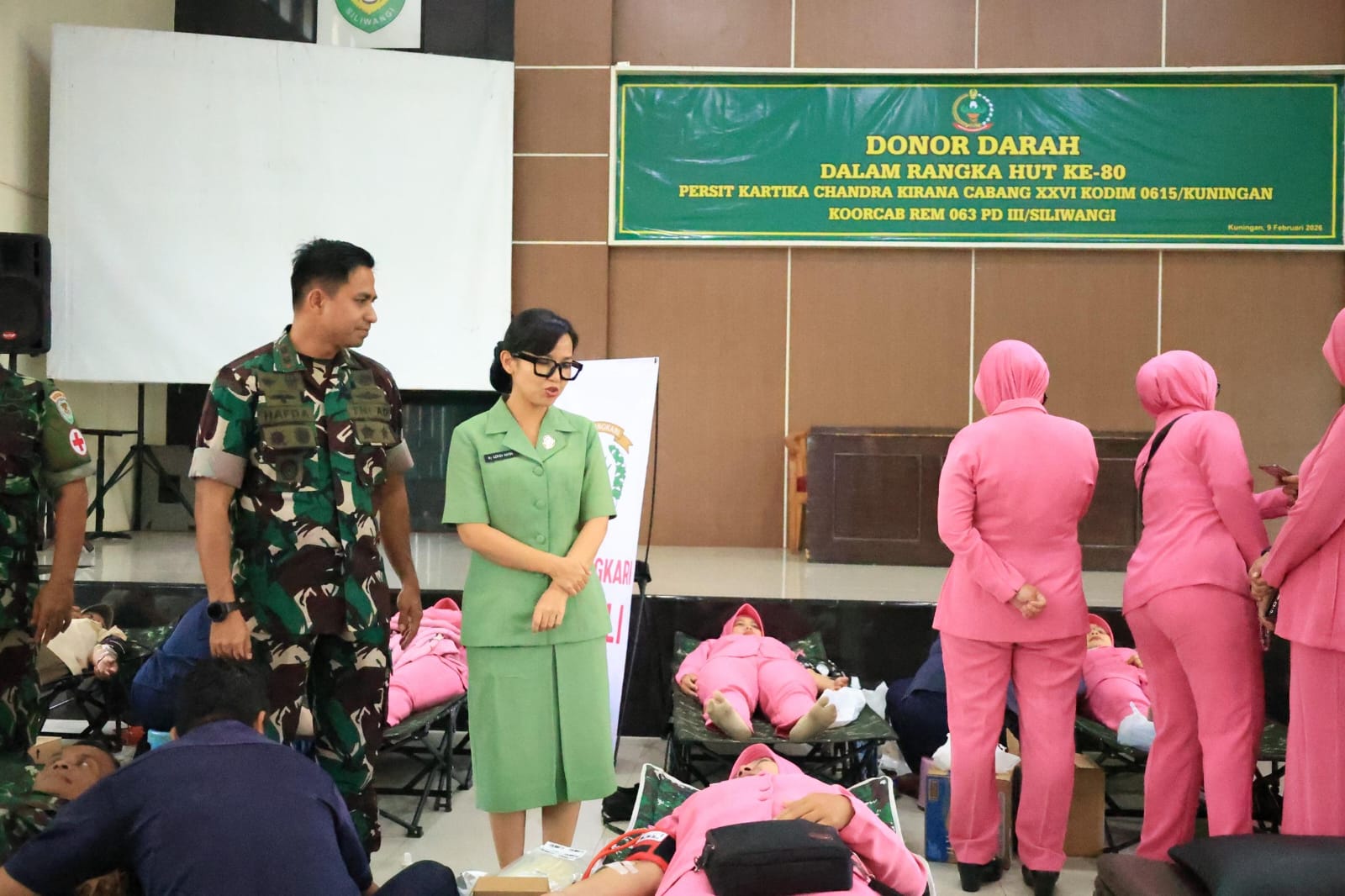 Suasana donor darah di kodim 0615(foto/dok. kodim/tohirin)