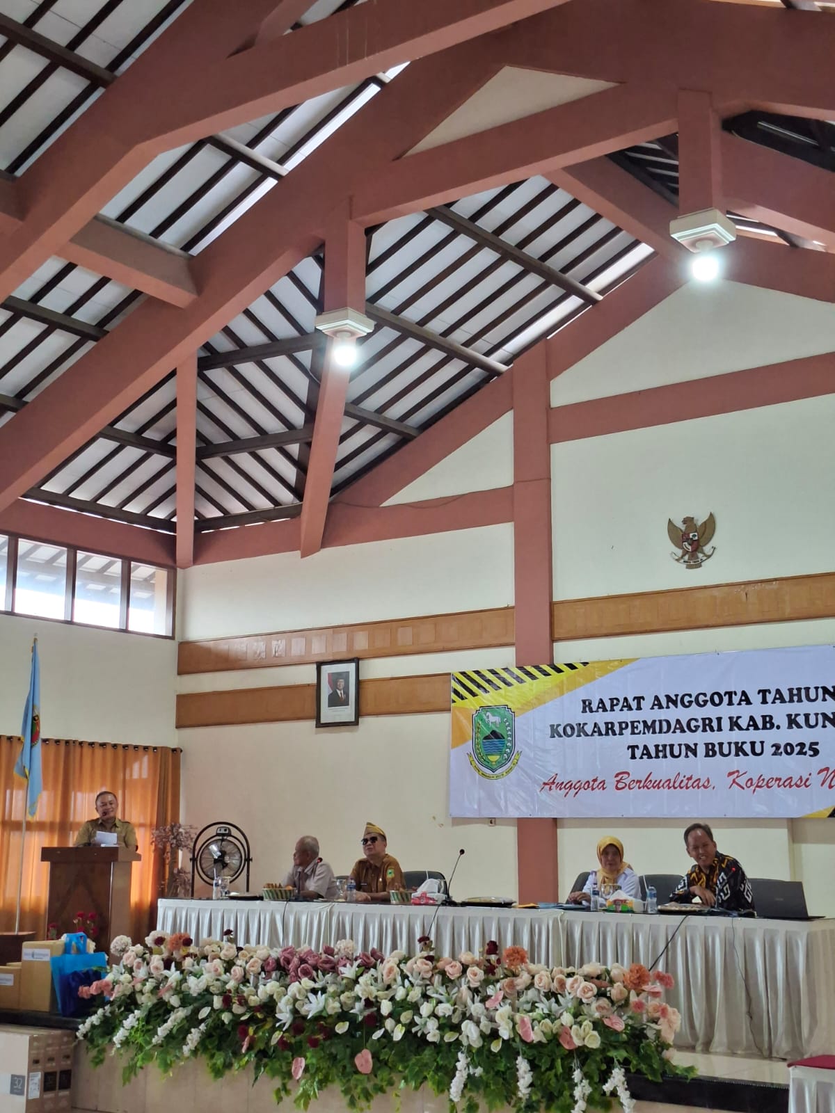 Bupati Kuningan Dian Rachmat Yanuar saat memberi sambutan (foto:dok. ist/tohirin)