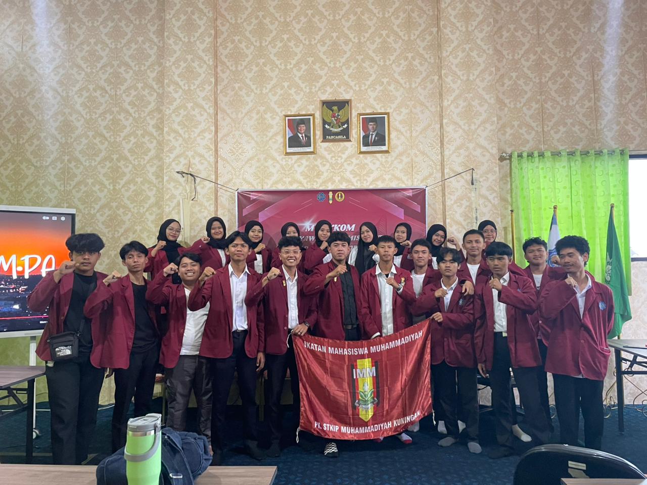 Pelaksanaan Musykom PK IMM Djarnawi Hadikusuma di lingkungan Universitas Muhammadiyah Kuningan yang menetapkan Roni Ramdani sebagai ketua umum periode baru. (Foto: dok. ist)