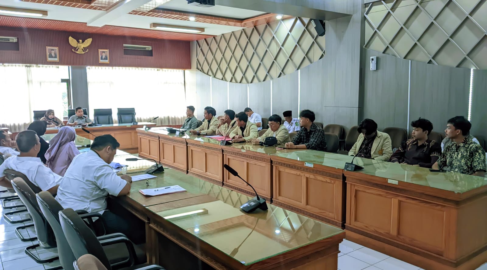 PERMAHI Kabupaten Kuningan sedang melakukan Audiensi dengan DPRD kabupaten Kuningan (foto:dok. ist/tohirin)