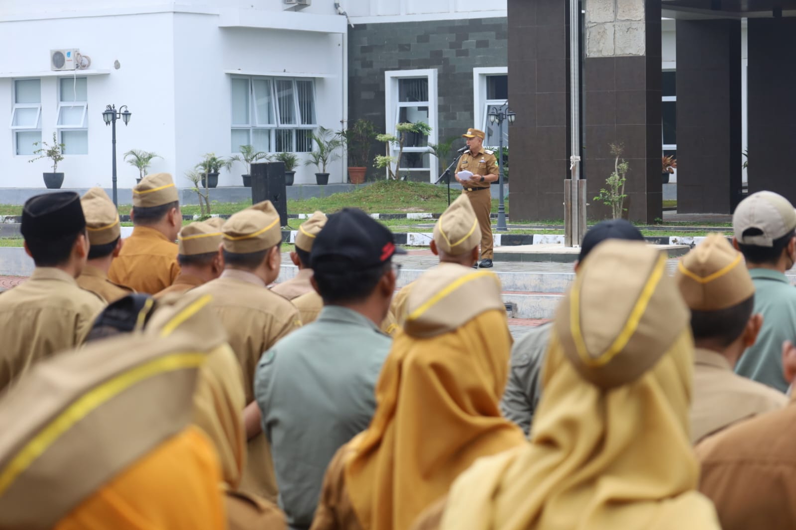 Bupati Kuningan menyampaikan capaian predikat Kualitas Tinggi dari Ombudsman Republik Indonesia atas penilaian pelayanan publik tahun 2025 (foto:dok. pemkab/tohirin)