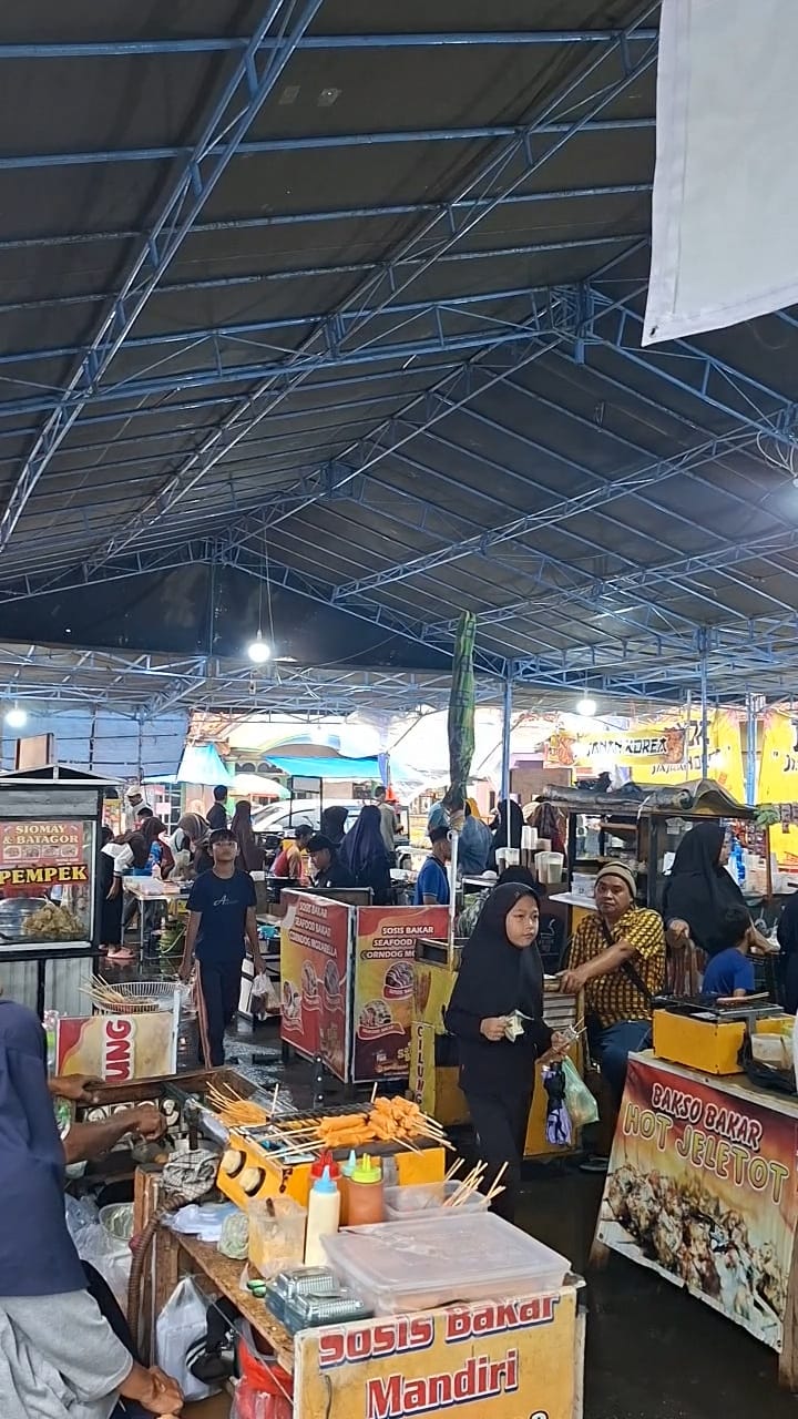 Suasana Bazar ramadhan desa ancaran (foto:dok. ist/tohirin)