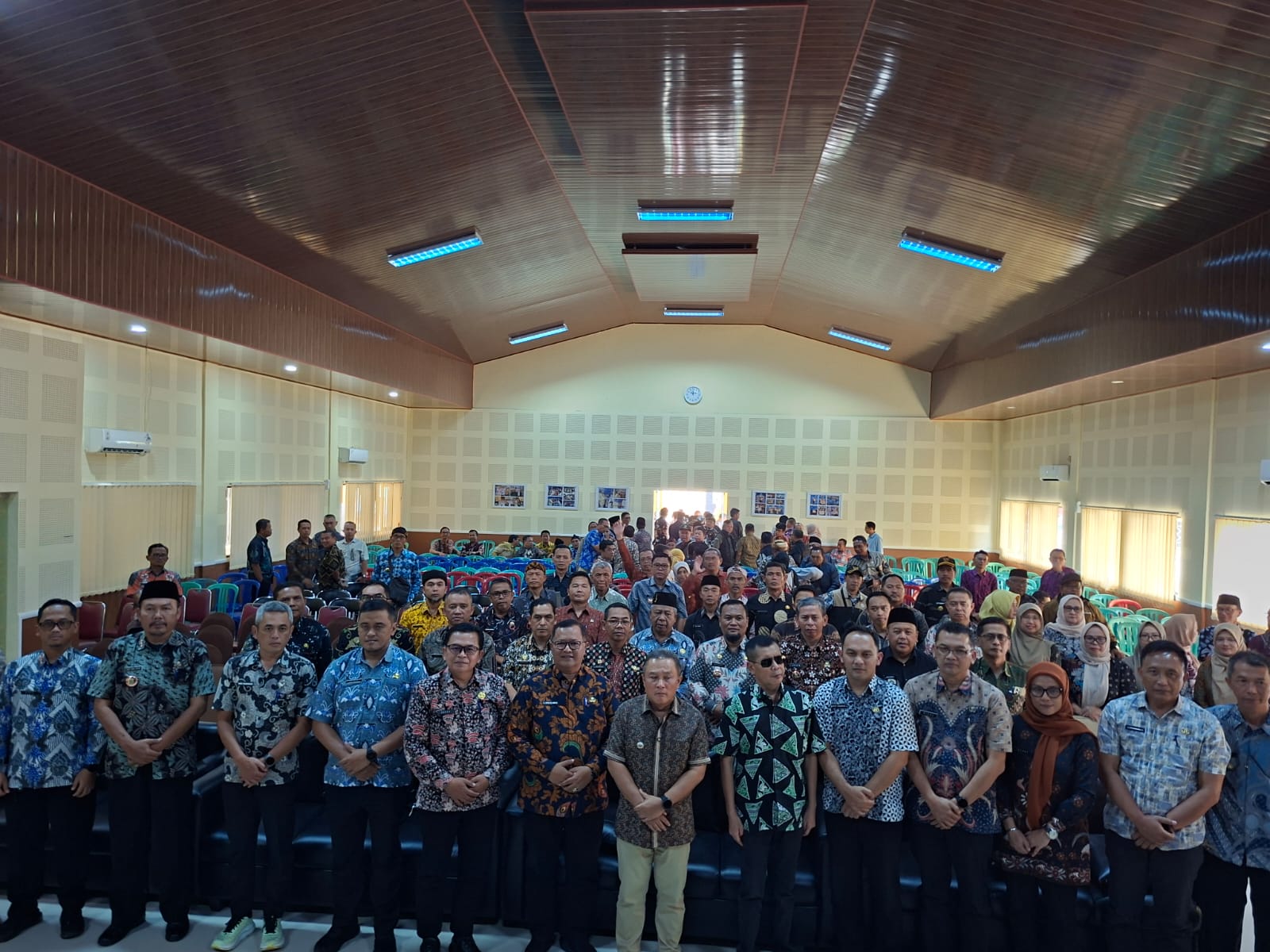 Foto bersama saat Rakor disdik (foto:dok. ist/tohirin)