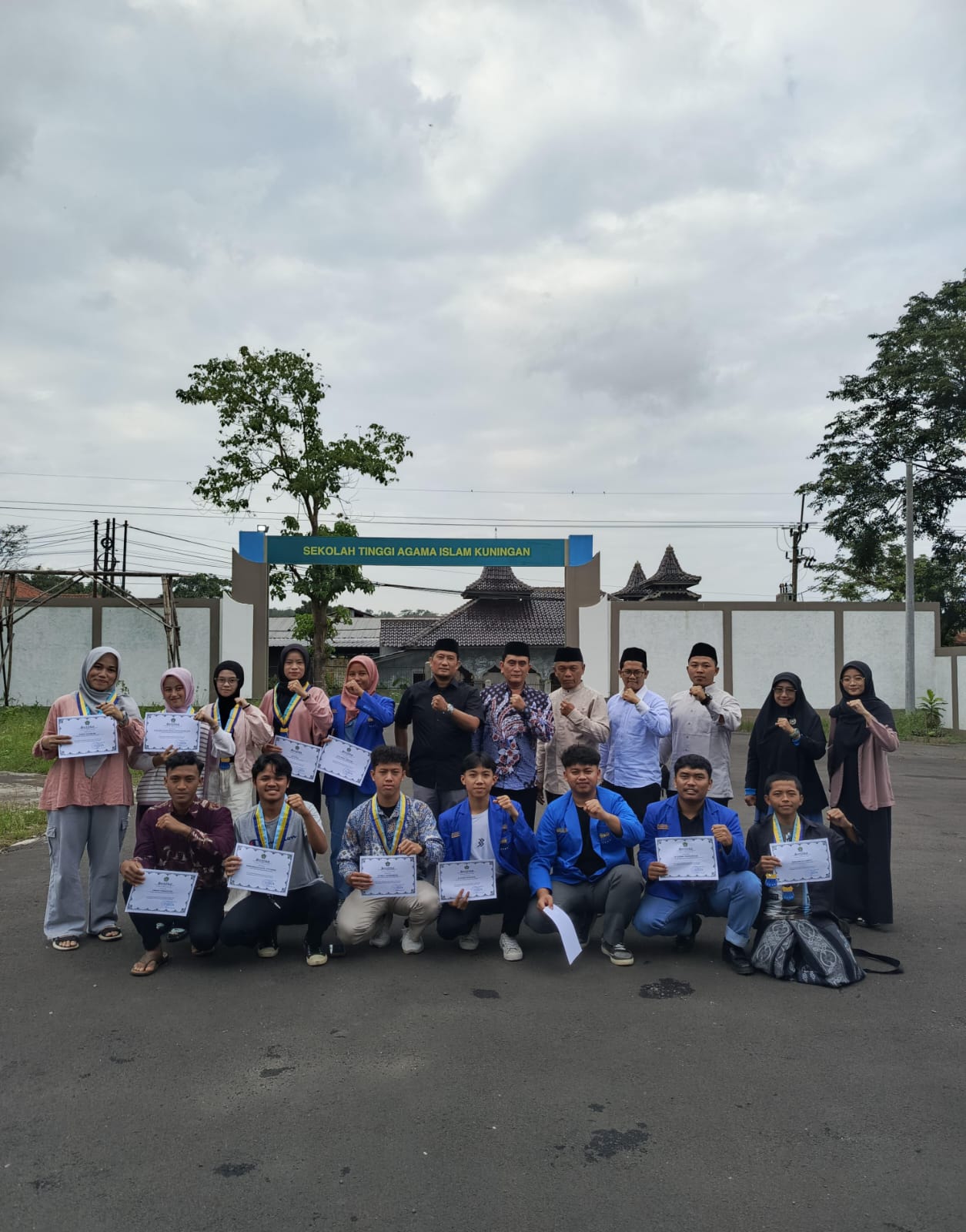 Foto bersaama PMII STAI Kuningan seusai kegiatan (foto:dok. ist/tohirin)