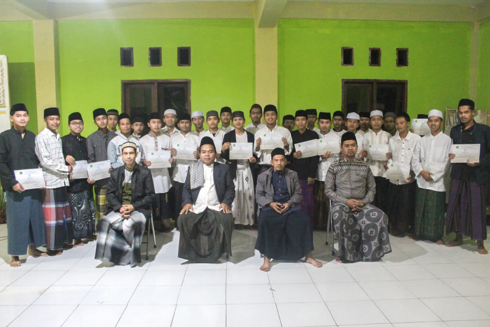 Foto bersama ketika khatamkan kitab Ponpes Al-Istiqomah (foto:dok. ist/tohirin)