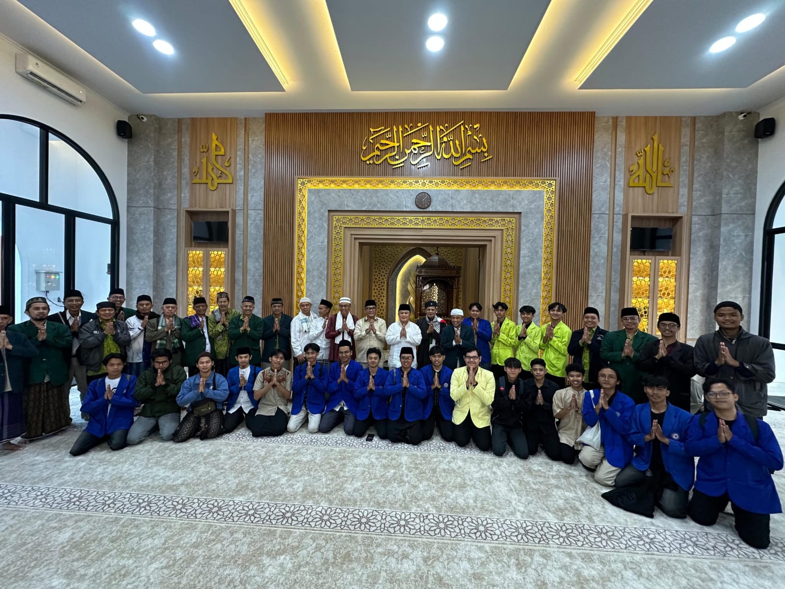 Foto bersama se usai acara dialog cinta masjid (foto:dok. ist/tohirin)